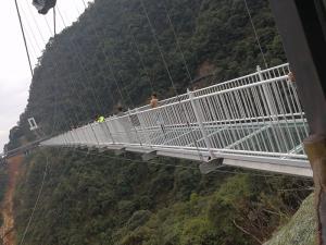 玻璃吊橋